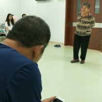 坚强父亲,遇到大病选择退 让。家人不舍,选择了