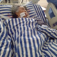 母亲身患心脏病,脑血栓,我该怎么办!请帮帮我!