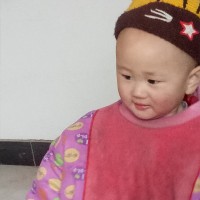 老人看一岁三个月小男孩时不甚跌倒