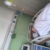 恳求大家帮助我父亲站起来!