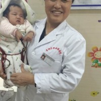 我女儿出生就头皮上有个血管瘤